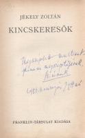 Jékely Zoltán:  Kincskeresők. (Dedikált.) [Budapest, 1937]. Franklin-Társulat (ny.) 227 + [1] p. Egyetlen kiadás. Dedikált: ,,Megszépített múltamat - jelenem megszépítőjének, Sz. úrnak 1957. karácsonyán: Zoltán". Jékely Zoltán korai kötete - gyermekkori élményeiből táplálkozó ifjúsági kalandregénye - egy elveszett kincs utáni hajszától felbolydult erdélyi kisváros világát idézi fel. A szerző harmadik kötete, egyben első fikciós prózája. Példányunk fűzése az utolsó ív előtt enyhén meglazult. (Az Országos Magyar Protestáns Diákszövetség könyvei.) Tezla 1519. Aranyozott kiadói egészvászon kötésben. Jó példány.