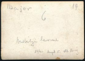 1940 Erdélyi bevonulás, földúton áthaladó magyar 38M Toldi I harckocsi, mellette katonák és teherjár...