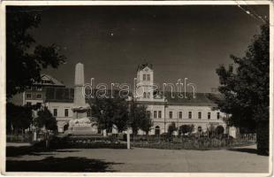 Sepsiszentgyörgy, Sfantu Gheorghe; Állami Polgári Leányiskola és honvéd szobor, Székely Háziipari bolt üzlete / girl school, monument, shop (Rb)