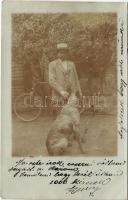 1900 Arad, férfi kutyával és kerékpárral / man with dog and bicycle. photo (EK)