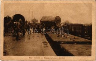 1917 Verladen der Bagage auf einem Bahnhof / WWI German military, Loading the baggage at a railway station + "K.u.K. Divisionssanitätskolonne" (EB)