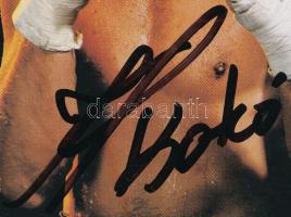 Kovács Kokó István bokszoló aláírása az őt ábrázoló képeslapon