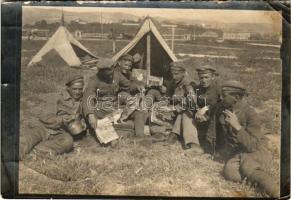 Trieste, K.u.k. Kriegsmarine Seebataillon / Osztrák-magyar haditengerészet zászlóalj matrózai szárazföldi kiképzése, Fidibusz újság / Austro-Hungarian Navy mariners. photo (non PC) (12,8 x 8,8 cm) (EK)