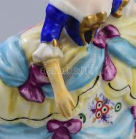 Sitzendorf hölgy, restaurált karral, jelzett, m: 11 cm