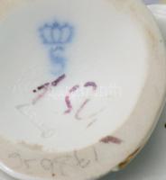 Sitzendorf hölgy, restaurált karral, jelzett, m: 11 cm