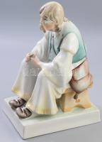 Zsolnay szalonnázó paraszt. Jelzett, hibátlan, m: 32,5 cm