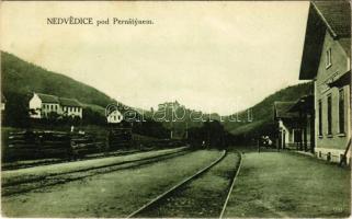 Nedvedice pod Pernstynem (Pernstejnem), Bahnhof / railway station (EK)