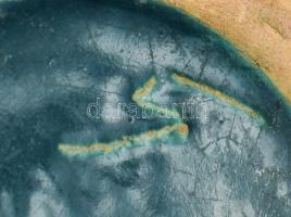 Türkizzöld alapon geometrikus mintás váza. Jelzett, kis kopással, m: 30 cm