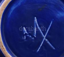 Iparművész váza, kék alapon körkörösen vonalazott mintával, jelzett, kis kopással, m: 15 cm