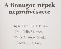 Valonen, Niilo: A finnugor népek népművészete. Ford.: Lehtinen Ildikó. Helsinki-Bp., 1978, Otava-Corvina. Ortutay Gyula előszavával, Rácz István fotóival. Gazdag képanyaggal illusztrált. Kiadói egészvászon-kötés, jó állapotban, kiadói papír védőborítóban.