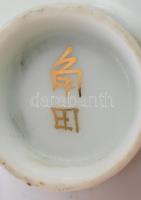 Japán porcelán katonai szakés csésze. cca 1940-1944, gyalogság, minimális kopással, d: 6,5 cm