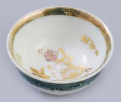 Japán porcelán katonai szakés csésze. cca 1940-1944, nehéztüzérség, ágyú ábrázolással, hátoldalán domború virágmintákkal, minimális kopással, d: 5,5 cm