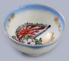 Japán porcelán katonai szakés csésze. cca 1940-1944, hadiszállítmányozás, zászló és cseresznyevirág díszítéssel, minimális kopással, d: 5,5 cm