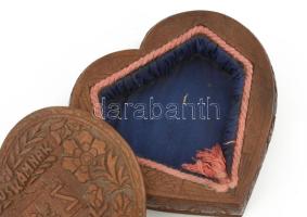 Hadifogoly munka, "Hadifogságomból, Kaukázus 1945-1948" szív alakú faragott fa dobozka, sz...