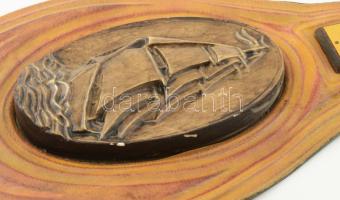 Bőrdíszműves fali dísz, hőmérővel, gipsz hajós domborművel, kis mázhibával 55 cm