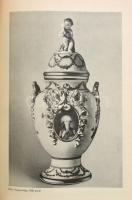 P. Brestyánszky Ilona: Ismerjük meg a kerámiát. A kerámia és a porcelán története. Bp., 1966, Gondol...