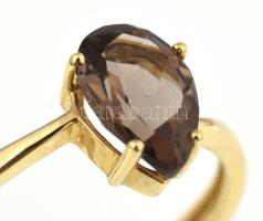Arany (Au) 14K gyűrű füstkvarccal, jelzett, méret: 52, bruttó: 1,8 g