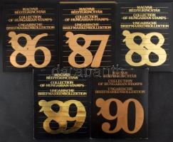 1986-1990 Magyar Bélyegkincstár 5 klf fekete kiadása a speciális blokkokkal (274.000) / 1986-1990 black year books with special blocks