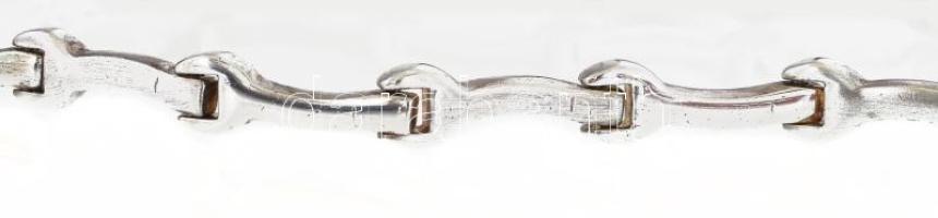 Ezüst(Ag) masszív glídes nyaklánc, jelzett, h: 42 cm, nettó: 36,3 g