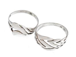 Ezüst(Ag) 2 db áttört mintás gyűrű, jelzett, méret: 57, 58, nettó: 3,4 g