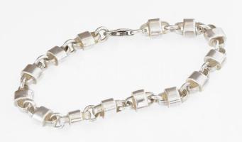 Ezüst(Ag) masszív bilincs nyaklánc, jelzett, h: 21 cm, nettó: 30,9 g