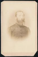 1865 Hornyik János (1812-1885) levéltáros, történetíró, az MTA tagja, 1848-ban ill. 1861-ben Kecskemét város főjegyzője; vizitkártya Schrecker Ignác (1834-1888) pesti műterméből, sarkai vágottak, 9,5x6 cm