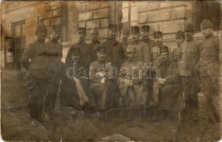 Osztrák-magyar katonák csoportja / WWI Austro-Hungarian K.u.K. military, group of soldiers. photo (fa)