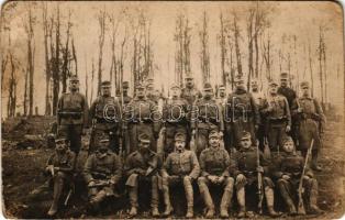 1916 Osztrák-magyar katonák csoportja / WWI Austro-Hungarian K.u.K. military, group of soldiers. photo (kopott sarkak / worn corners)