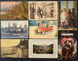 Hagyaték óriási cipős (csizmás) dobozban, benne rengeteg régi és kevesebb modern lap, magyar és külf...