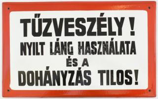 Zománcozott fém tábla, "Tűzveszély! Nyilt láng használata és a dohányzás tilos!" felirattal, kis zománchibával, 24,5x39 cm