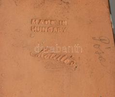 Komlós kerámia: Kislány babakocsival. Jelzett, nyaka restaurált, 17x21 cm