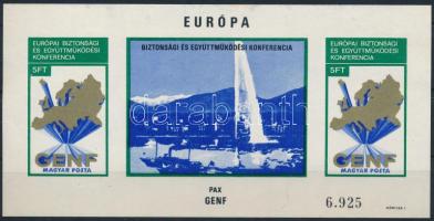 1974 Európai Biztonsági és Együttműködési Konferencia II. - Genf vágott blokk (22.000) (a kereten halvány festékfoltok / light ink spots on the edge)