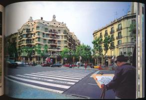 Llatzer Moix: Barcelona. The city of Gaudí. 1998, Triangle Postals. Kiadói papírkötés, jó állapotban