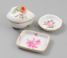 Herendi 3 darab tárgy: 2. oszt. jelzéssel tálka és bonbonier, 1. oszt. ékszeres tálka, hibátlan.