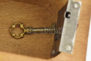 Régi fa persely, zárszerkezettel, kulccsal, 10x6x6 cm