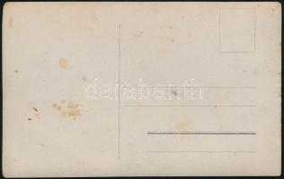 cca 1910-1930 Holttest boncolása, fotólap, jelzés nélkül, 14x8,5 cm