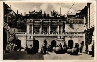 Budapest XXII. Budafok, Pincegazdaság udvara boros hordókkal