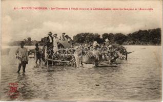 Angkor, Yasodharapura; Les Charrettes a Boeufs assurant la Communication entre les Sampans et l'Automobile / Ökörszekéren szállítják az utasokat a folyóban a sampan hajók és a szárazföldön várakozó autók között / Oxen carts in the river