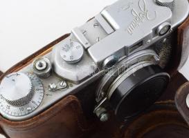 cca 1950-1960 Zorkij (Zorki) szovjet fényképezőgép, Industar-50 3,5/50 objektívvel, eredeti, bőr tok...