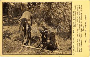 Fire making with cane strap. Oinji Tribe, Mamama Valley, Buna District, Northern Division, Papua / Pápua Új-Guinea, tűzgyújtás nádszárral (EK)