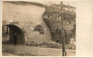 1930 Eger, Vár Ó-kapu bejárata (e fölött állt a véd torony, a kapu restaurálva lett), Telegdi Csanád, Oláh Miklós és Perényi Péter emléktáblája. Kühtreiber Jenő photo