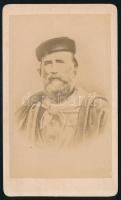 cca 1870-1880 Giuseppe Garibaldi (1807-1882) olasz tábornok és hazafi, az egységes Olaszország megteremtésének egyik vezéralakja; vizitkártya, 10x6 cm / cca 1870-1880 Giuseppe Garibaldi (1807-1882) Italian general and patriot, one of the main contributors to the unification of Italy; CDV photo, 10x6 cm