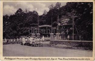 1931 Farkasgyepű, Országos Gyermekvédő Liga Dr. Vass József üdülőtelep és erdei iskola, bejárat, gyerekek csoportja (EB)