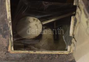 cca 1900-1920, Jugendstil asztali óra, ezüstözött alpakka, csiszolt üveg ablakkal, kopással, jelzés ...