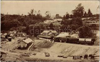 Coonoor (Tamil Nadu), railway station, train. photo