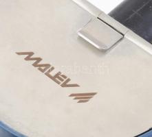 Malév kanna, műanyag fogóval, design: Bjerg & Vernon. Jelzett, m: 20,5 cm