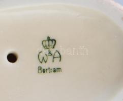 Lippelsdorf Wagner & Apel Bertram fiú virággal. Jelzett, kézzel festett, m: 15 cm