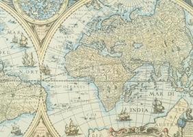 Régi világtérkép modern nyomata. Hátoldalán 12. Okt. 1977 dátumbélyegzővel. Üvegezett, kissé sérült ...