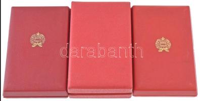 1964. "Munkásőr Emlékérem" bronz kitüntetés mellszalagon, tokban (3x), egyik szalagsávval,...