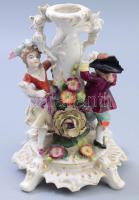 Royal Vienna jelzéssel antik kétalakos gyertyatartó, gazdag plasztikus virág díszítéssel, szirmokon ...